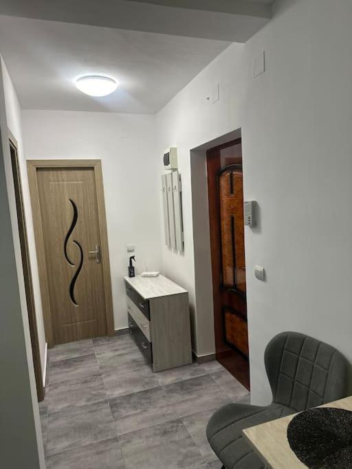 Apartament La Flo Hunedoara Bagian luar foto