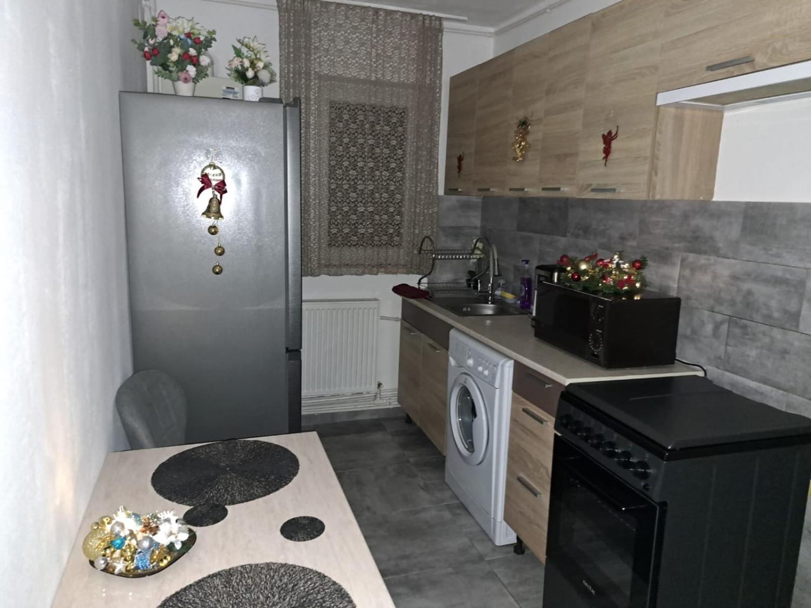 Apartament La Flo Hunedoara Bagian luar foto